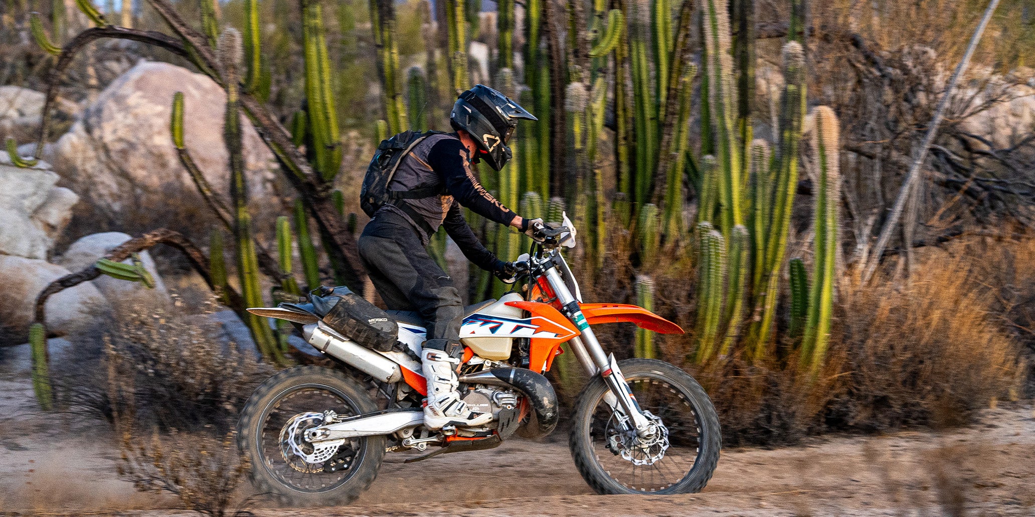 Reckless 10L v2 Motorcycle Luggage System | Mosko Moto