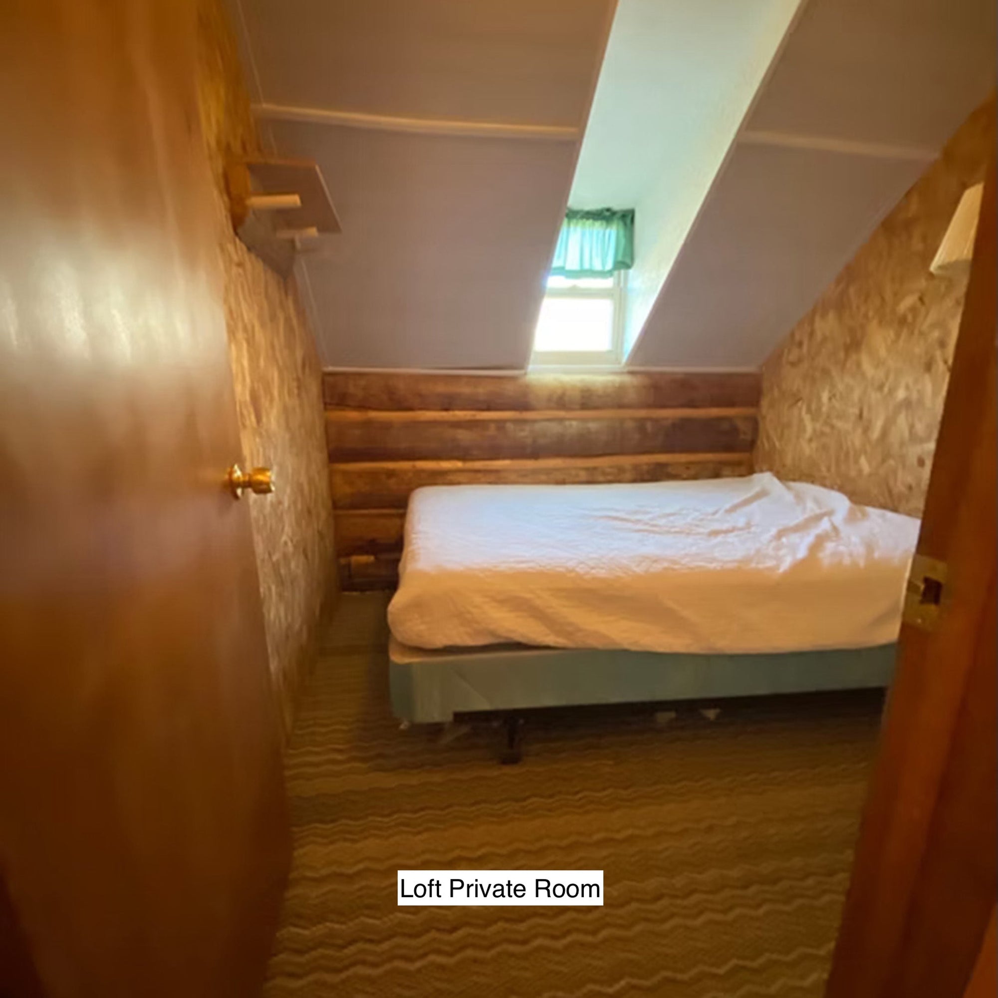 Mosko Moto Ticket Private Room - Loft Dusty Lizard Campout Sawtooths